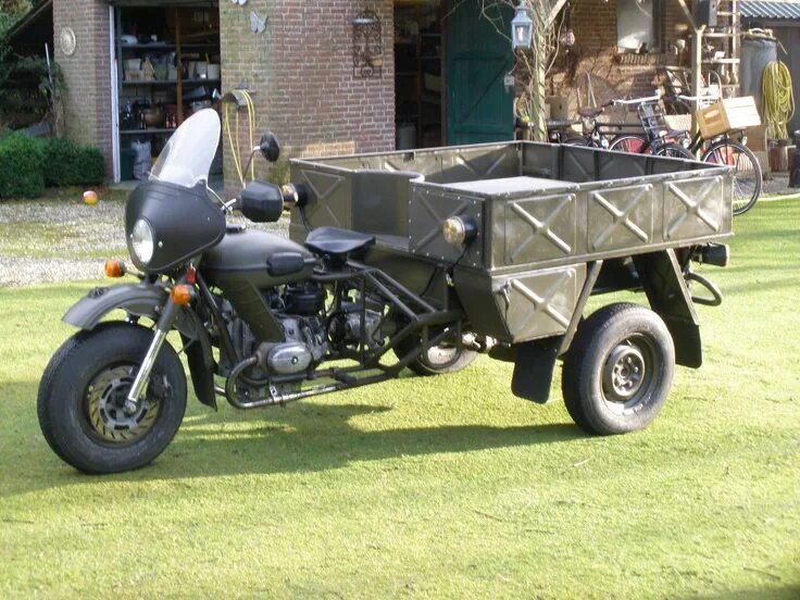 Мотоцикл урал с кузовом фото Ural Classic Tourist Cargo (IMZ-8.401 Cargo Treewheeler) Legergroen Trike motorc
