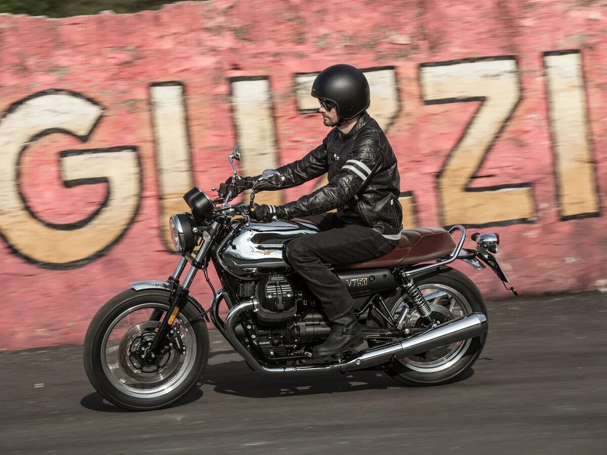 Мотоцикл в 7 мото гуччи классик фото Купить новый Moto Guzzi V 7 III инжектор 6 передач в Долгопрудном: серебристый к