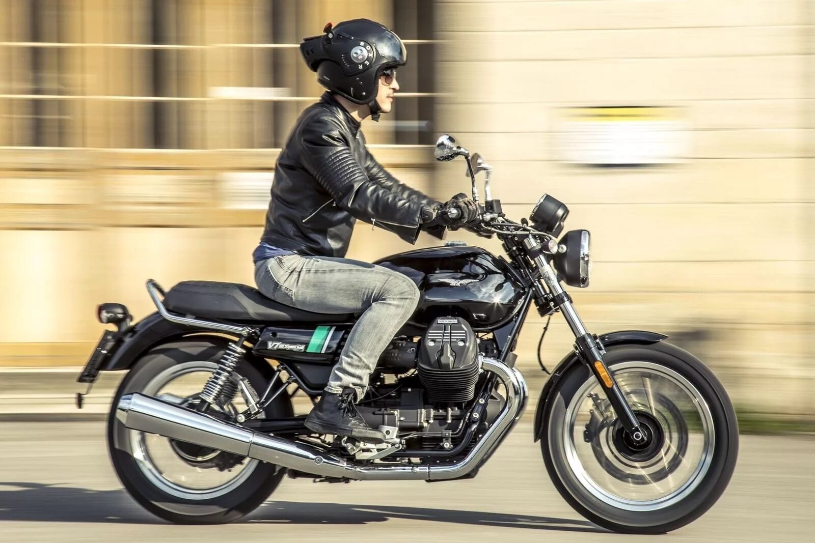 Мотоцикл в 7 мото гуччи классик фото Фото Moto Guzzi V7 III Special - зображення Мото Гуцци V7 III