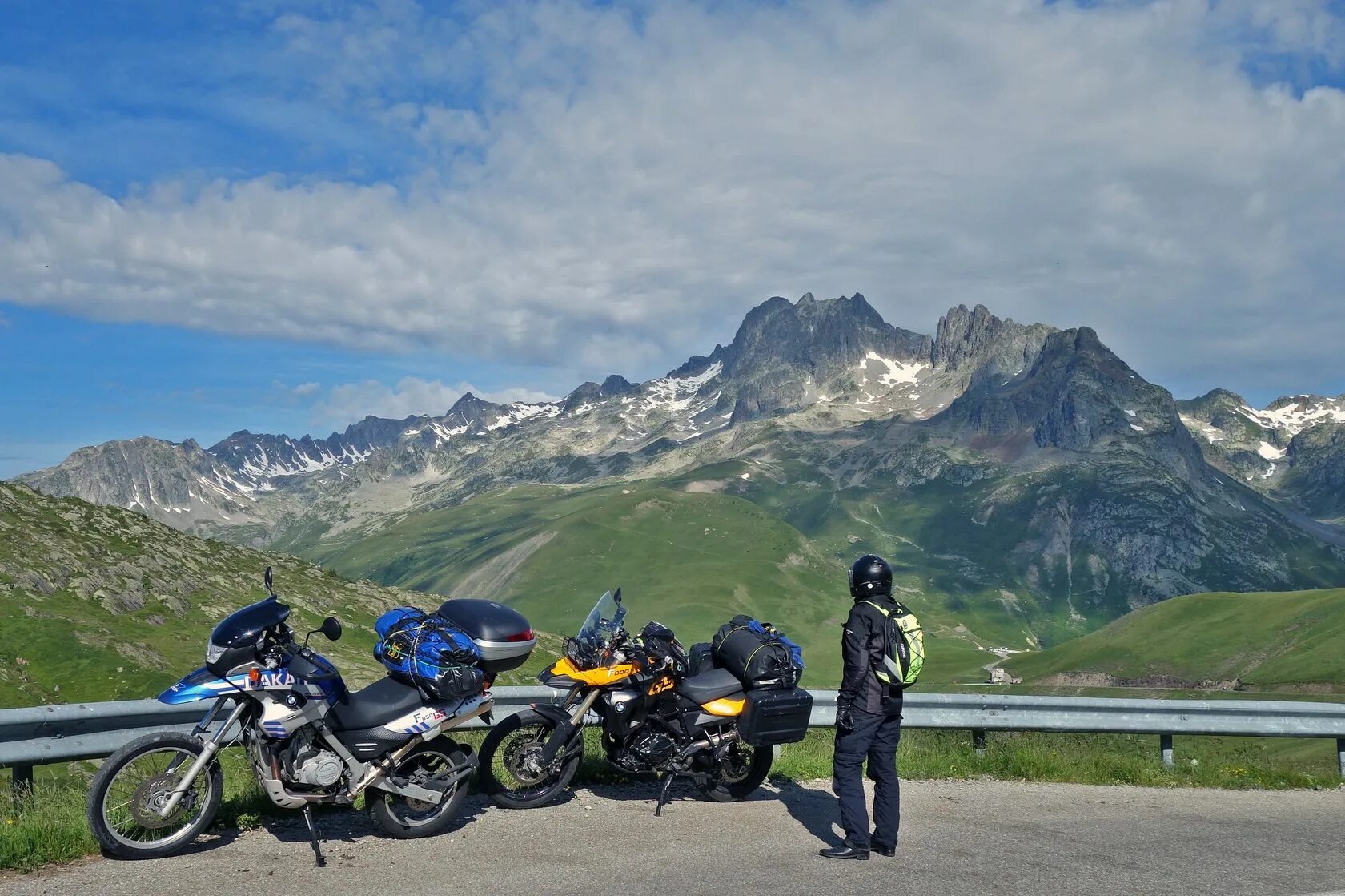 Мотоцикл в горах фото Motorcycle caravanning