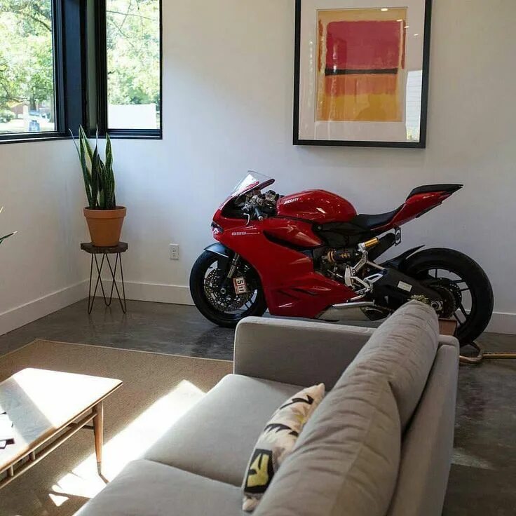 Мотоцикл в комнате фото BikesWithoutLimits Ducati, Ducati motorcycles, Moto bike