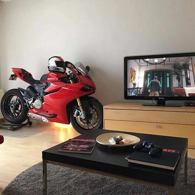 Мотоцикл в квартире фото Aucun texte alternatif disponible. Ducati, Sports bikes motorcycles, Ducati moto