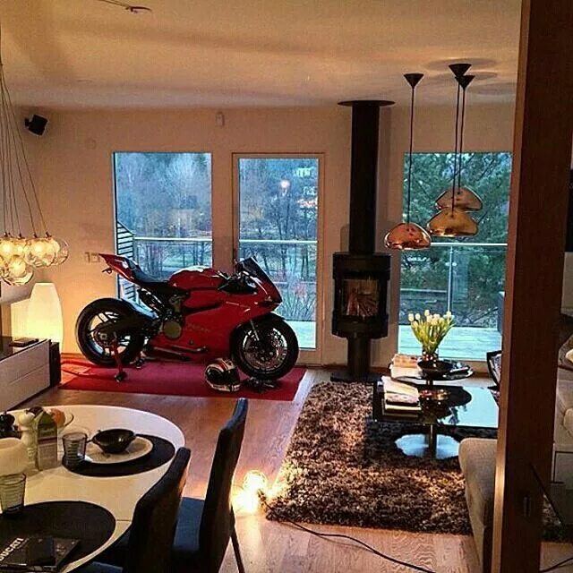Мотоцикл в квартире фото sweet home Luxury garage, Ducati motorbike, Sweet home