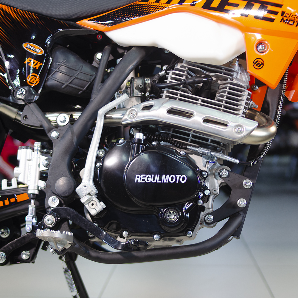 Мотоциклетный двигатель велс 250 дорожный фото Мотоцикл Regulmoto ATHLETE 250 19/16 (Оранжевый, , 100030-1) в Челябинске