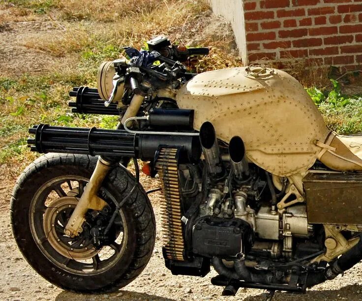 Мотоциклы апокалипсиса фото Photos of an '84 Goldwing motorcycle with gatling guns : theTHROTTLE Goldwing, G