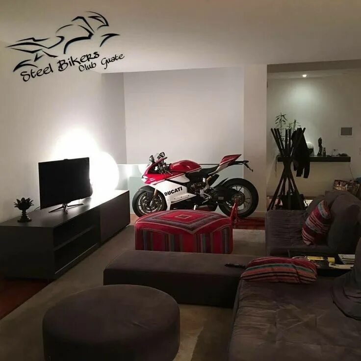 Мотоциклы дома фото Pin on Motos Garage design, Ducati, Motorcycle garage