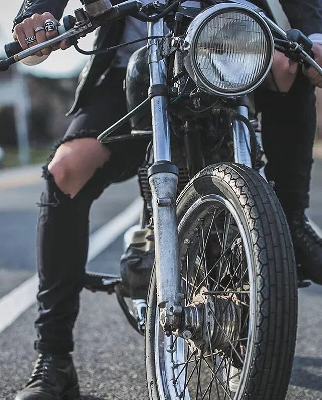 Мотоциклы фото эстетика Old Soul Cafe Racers on Instagram: "Photo courtesy of @rosspino :: Freedom is on