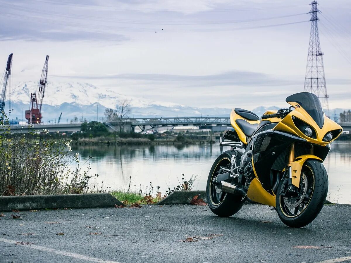 Мотоциклы фото на рабочий Купить б/у Yamaha YZF-R1 инжектор 6 передач в Москве: жёлтый спорт-байк 2011 год