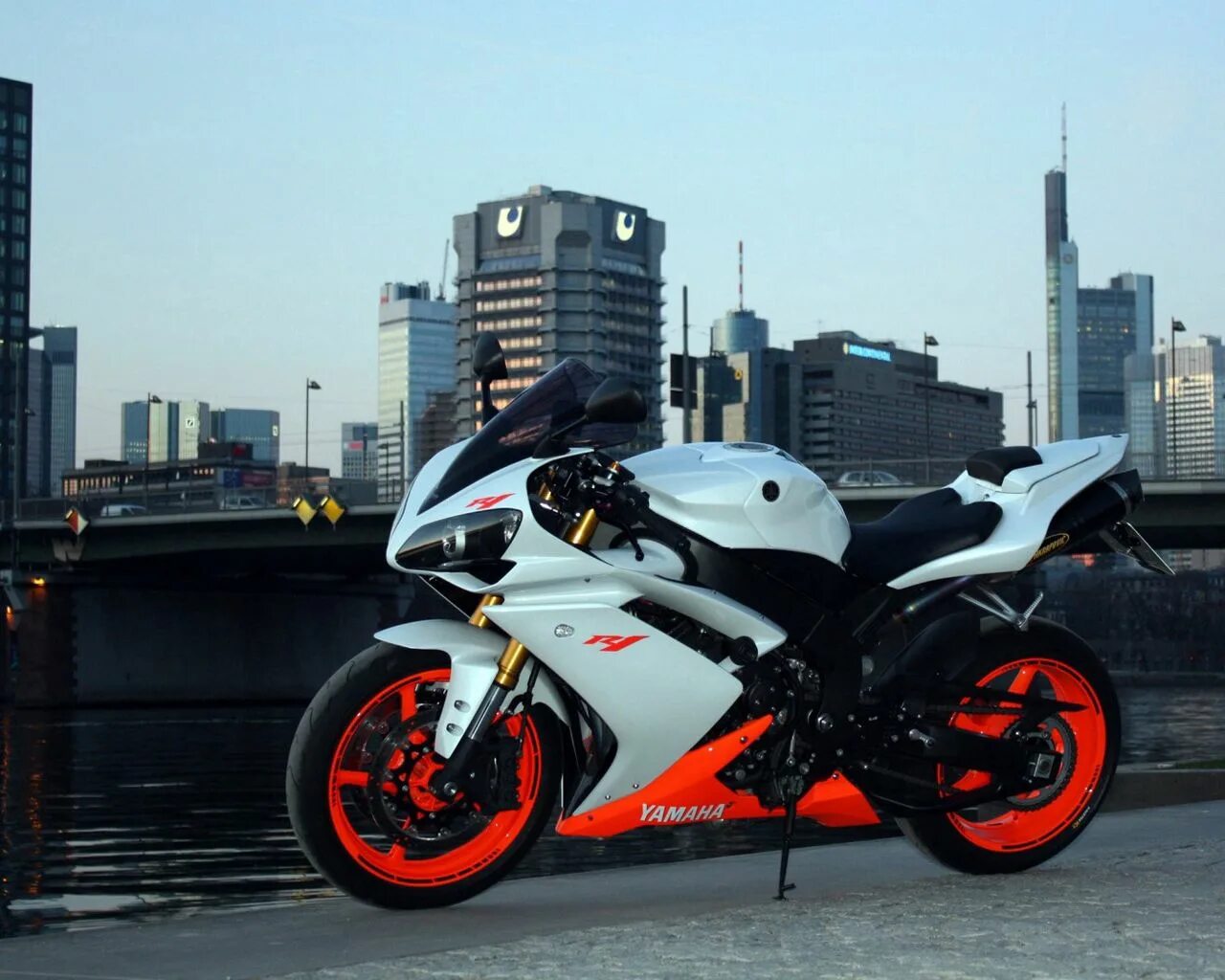 Мотоциклы фото на рабочий Download wallpaper 1280x1024 yamaha, r1, side view, city standard 5:4 hd backgro