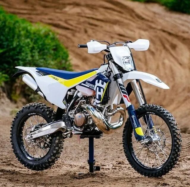 Мотоциклы хускварна фото Husqvarna 300 Motorcycle dirt bike, Cool dirt bikes, 250 dirt bike