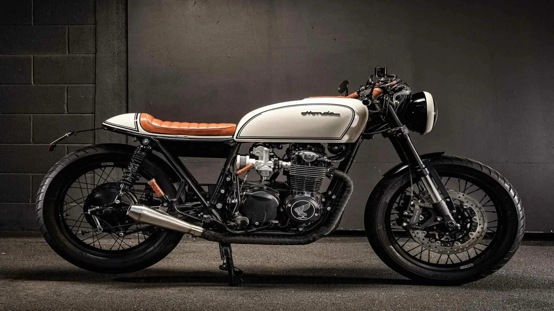 Мотоциклы кафе рейсеры фото Pin by Amy Coppers on Motorcycle Cb550 cafe racer, Cafe racer motorcycle, Cafe r