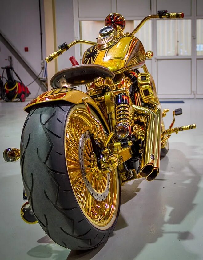 Мотоциклы мира фото Золотой кастом Harley-Davidson Dyna - Lycan Customs / Кастомайзинг / БайкПост