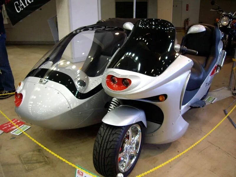 Мотоциклы с кабиной фото Pin on Мотороллер или скутер. Moped, Motorcycle, Vehicles