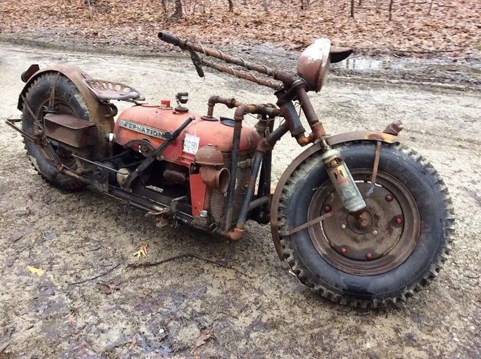 Мотоциклы своими руками фото Guy Turns Old Tractor Into Badass Motorcycle Old tractor, Motorcycle, Rat bike