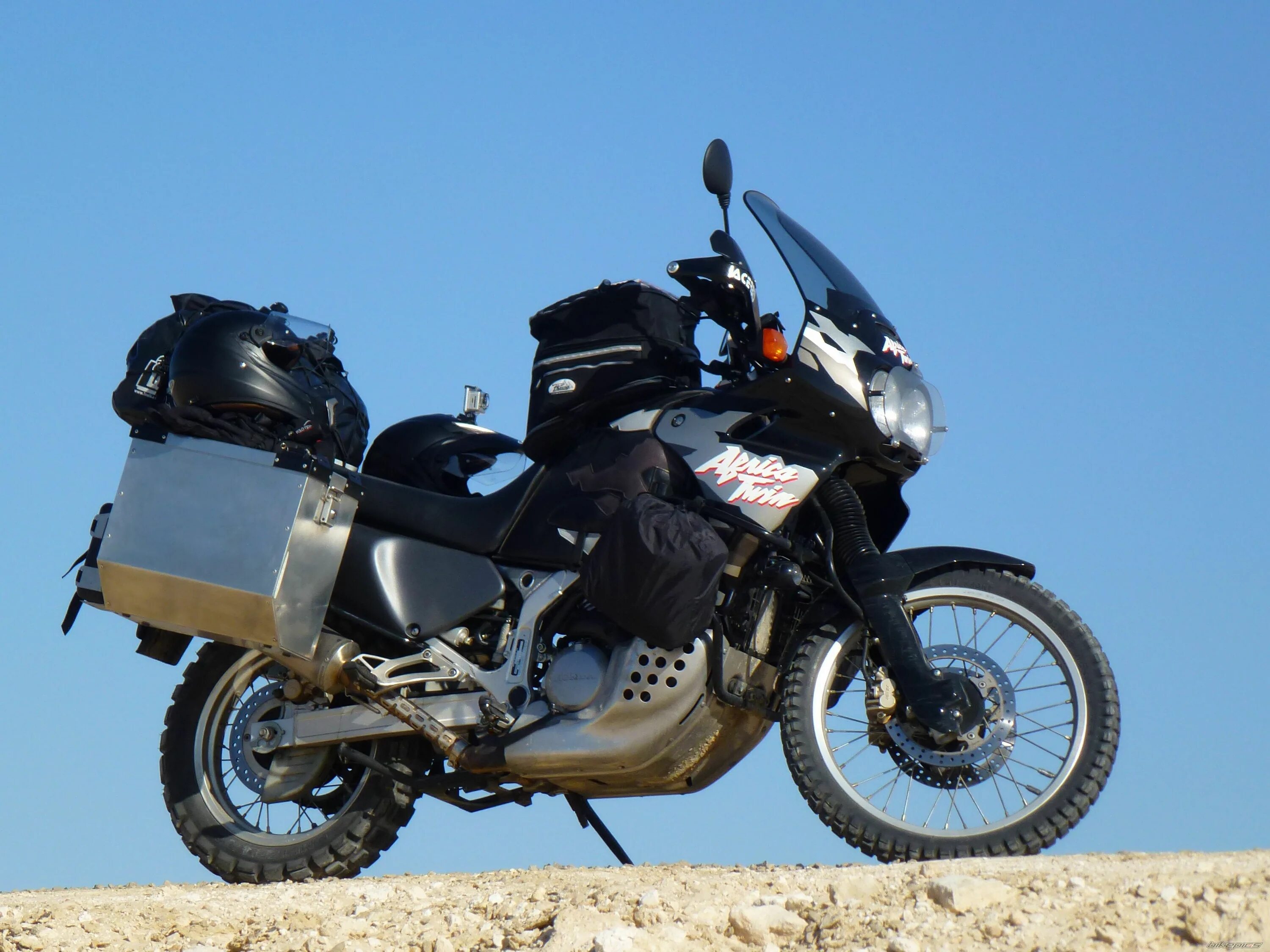 Мотоциклы турэндуро фото Pin on Мотоцикл - для путешествий Honda africa twin, Honda, Klr 650
