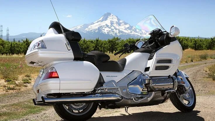 Мотоциклы турист фото Honda Goldwing 1800 Touring bike, Goldwing, Brat style