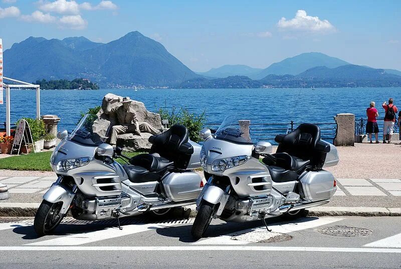 Мотоциклы турист фото Honda GL1800 Goldwings at the Lago Maggiore, Italy Touring motorcycles, Touring,