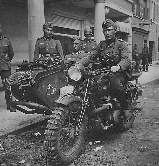 Мотоциклы второй мировой фото Pin by Ray Wilson on War Bikes Wwii, Military motorcycle, Wwii history