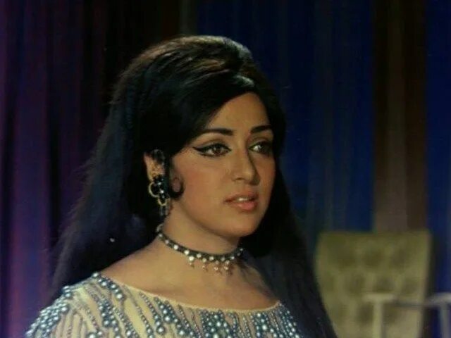 Мой любимый раджа актеры и роли фото Hema+Malini+in+raja+jani+%281972%29+13.JPG (640 × 480) Movie fashion, Bollywood 