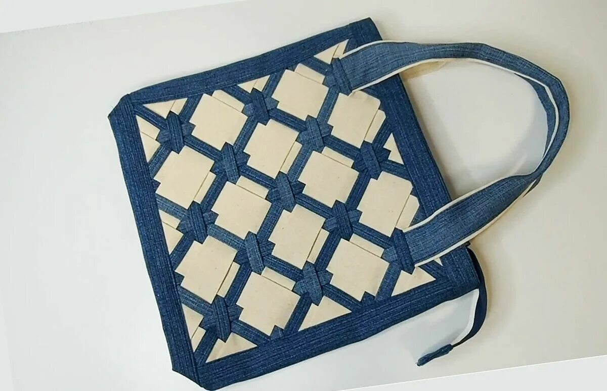 Мой стиль diy пошив сумок Сшила себе сумку с плетением из старых джинсов. Теперь знакомая просит ей продат