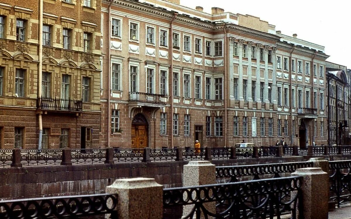 Мойка 12 фото Мы живём теперь на Мойке" Архивариус Кот Дзен