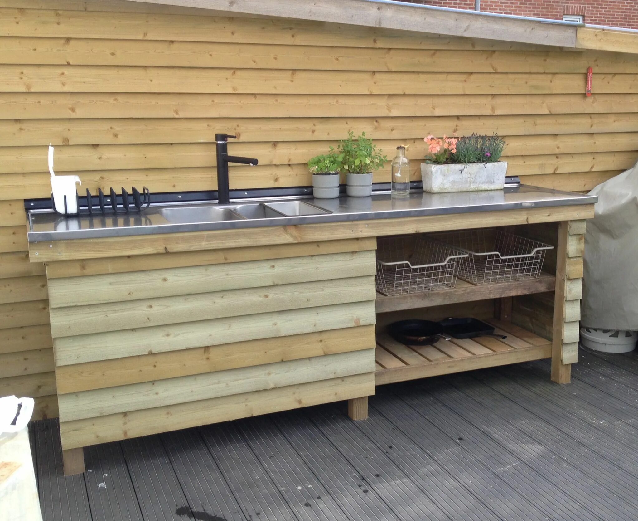 Мойка для беседки своими руками Outdoor kitchen / udekøkken .... Outdoor kitchen, Outdoor kitchen countertops, P