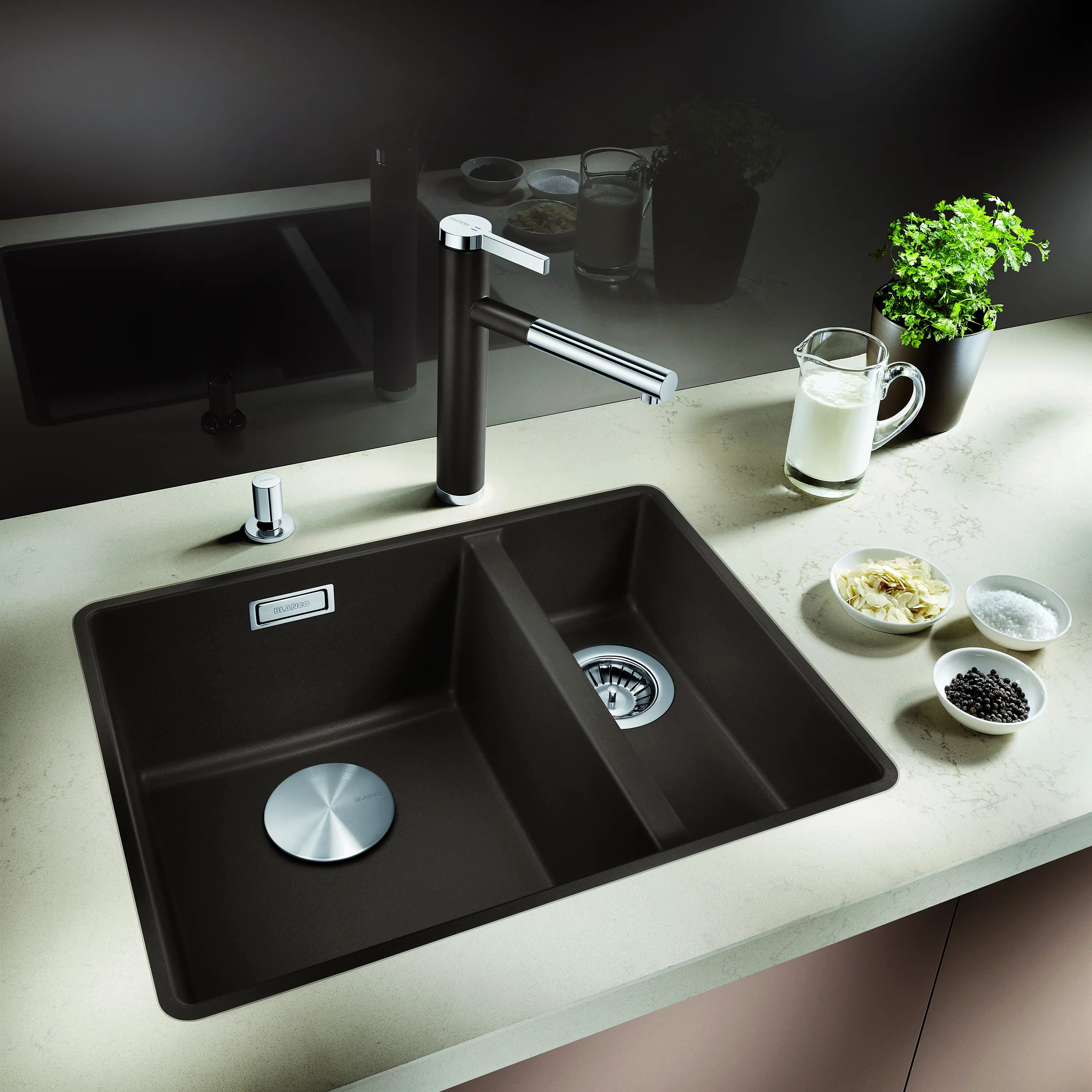 Мойка для кухни фото в интерьере Modern Black Kitchen Sink for Stylish Home Decor