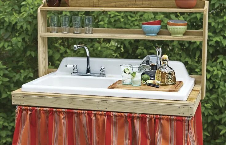 Мойка на даче фото How to Turn a Salvaged Sink Into an Outdoor Bar Outdoor bar, Outdoor sinks, Vint