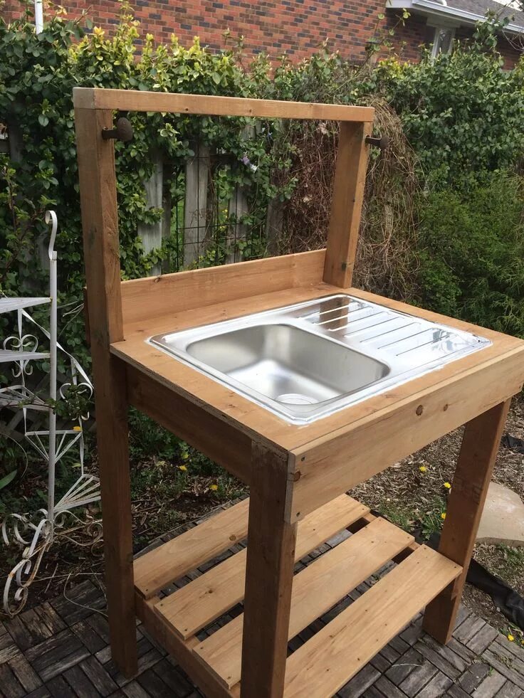 Мойка на улице на даче своими руками Fish cleaning station Outdoor sinks, Outdoor kitchen bars, Outdoor kitchen sink