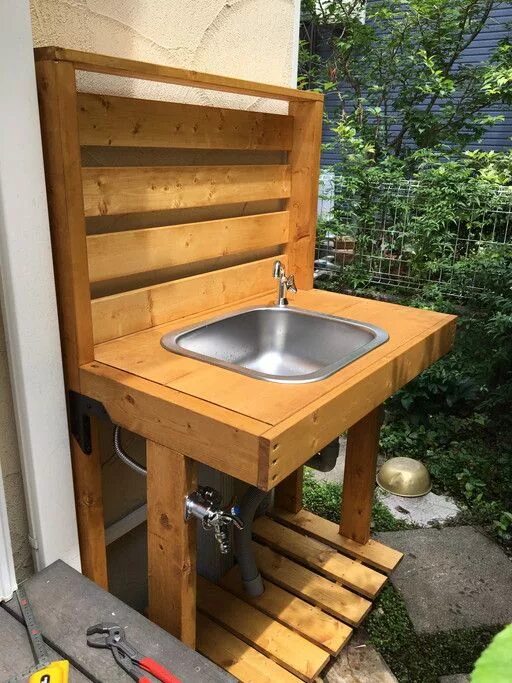 Мойка на улице на даче своими руками IKEA の シ ン ク で ガ-デ ン シ ン ク を DIY.(3.配 管 編)｜ DIY レ シ ピ Arredamento giardino, Giar