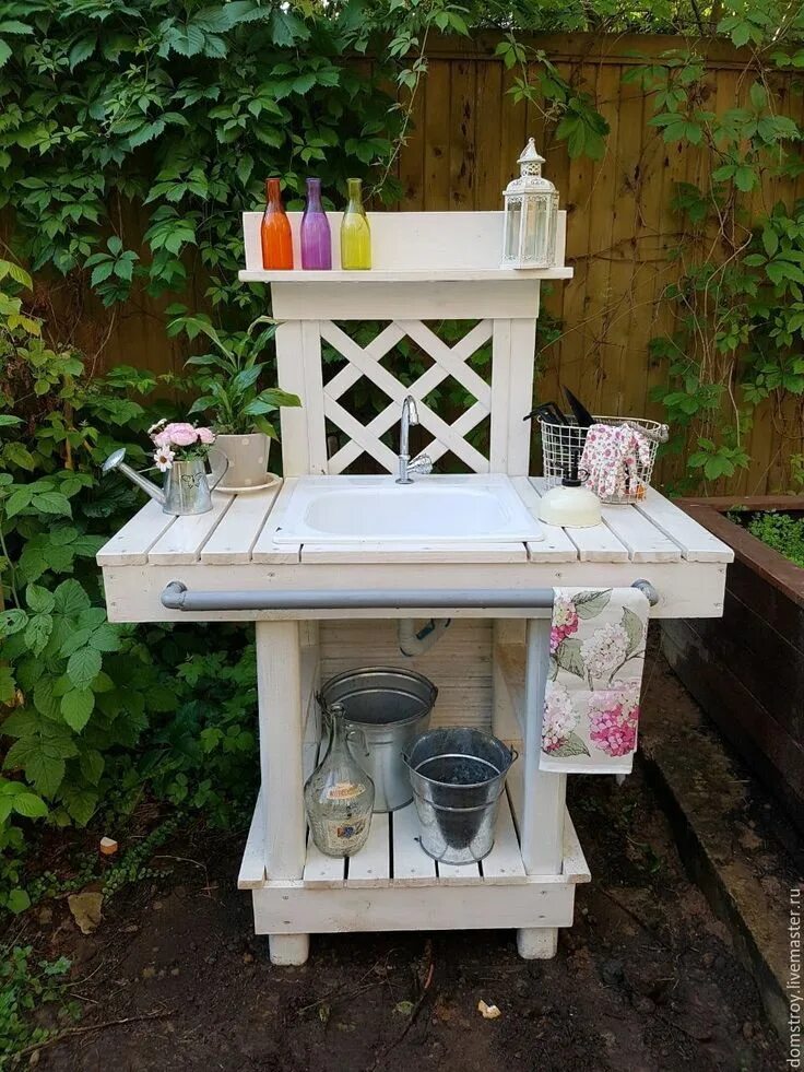 Мойка на улице на даче своими руками Рукомойник из поддонов Garden sink, Sink design, Outdoor sinks