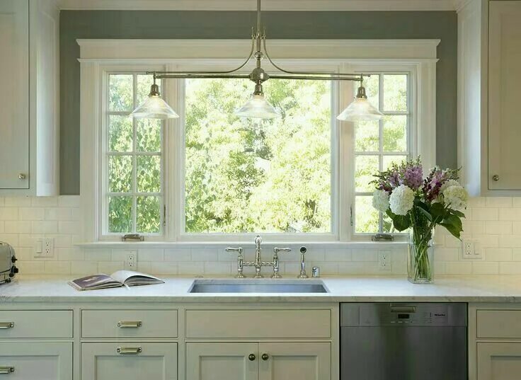 Мойки под окном фото Pin by Jennifer Street on Farmhouse kitchens Large kitchen window, Kitchen renov