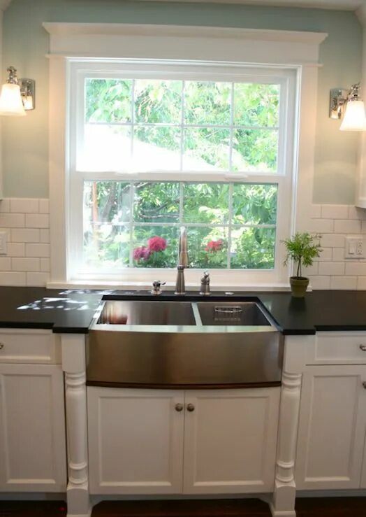 Мойки под окном фото kitchens - stainless steel apron sink white shaker kitchen cabinets soapstone c 