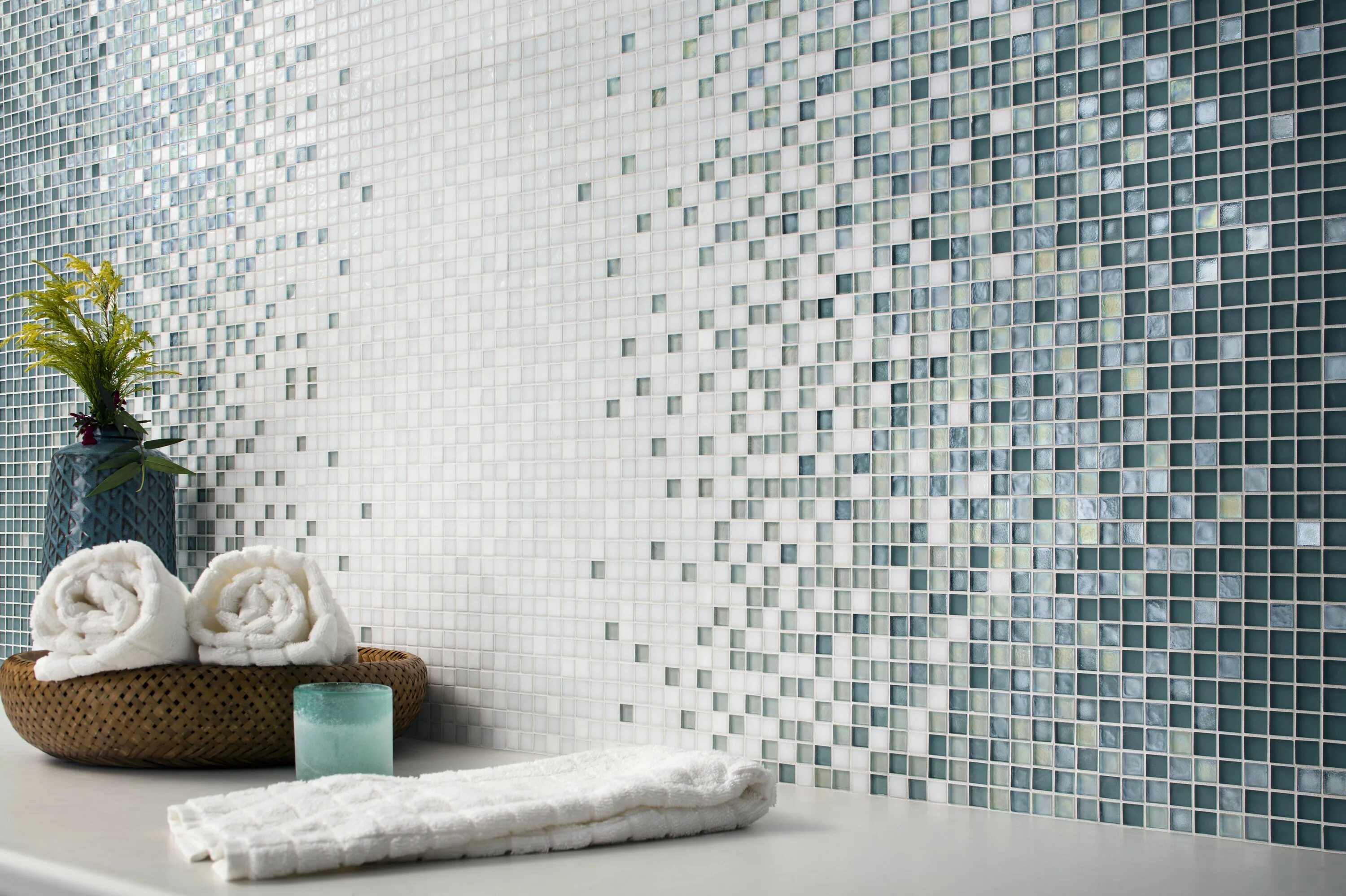 Мозаичная плитка фото mosaic gradient water feature - Google Search Backsplash tile design, Glass tile