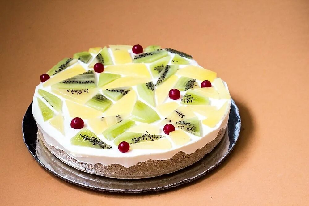 Мозаичный торт турецкий фото Prepared tasty mosaic cheesecake with fresh fruit: it should not be baked, the r
