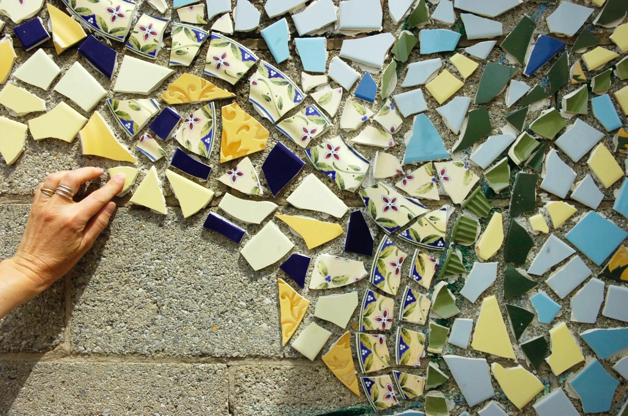 Мозаика фото работ Pin on mosaics in 2024 Outdoor wall art, Mosaic garden, Cinder block walls