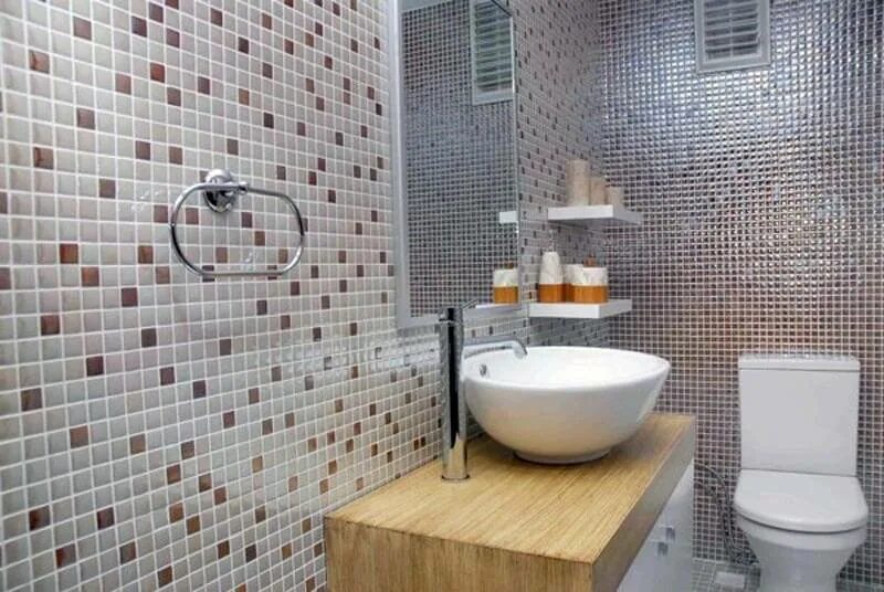 Мозаика в интерьере ванной комбинированный с плиткой Glass Mosaic на сетке 32.7x32.7 Gong Loon - Мозаика 62399 Гонг Лун Гласс Мозаик 