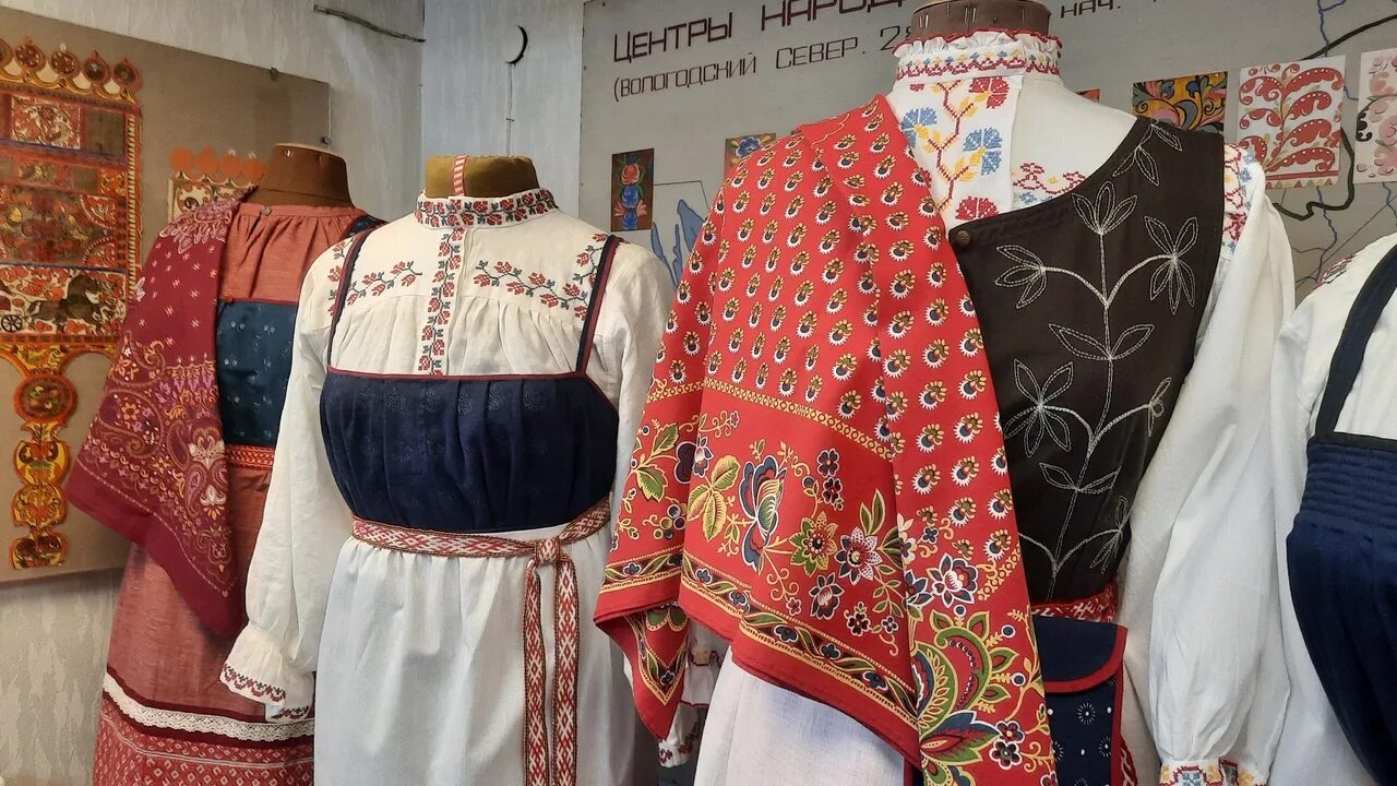 Народные костюмы вологодской области фото Выставка традиционного народного костюма открылась в студии "Вологодские росписи