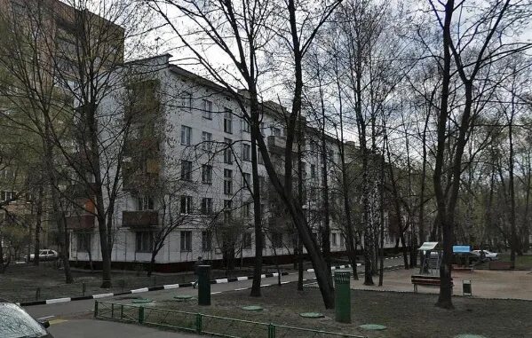 Народный братская ул 38а корп 2 фото Soviet court, five-story building. Near the metro station "Perovo". A little cro