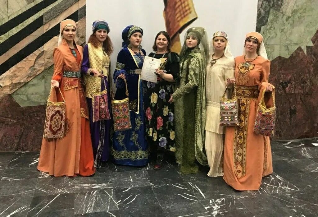 Народный костюм дагестанцев фото Pin on Lezgins/Лезгины National clothes, Kimono top, Fashion