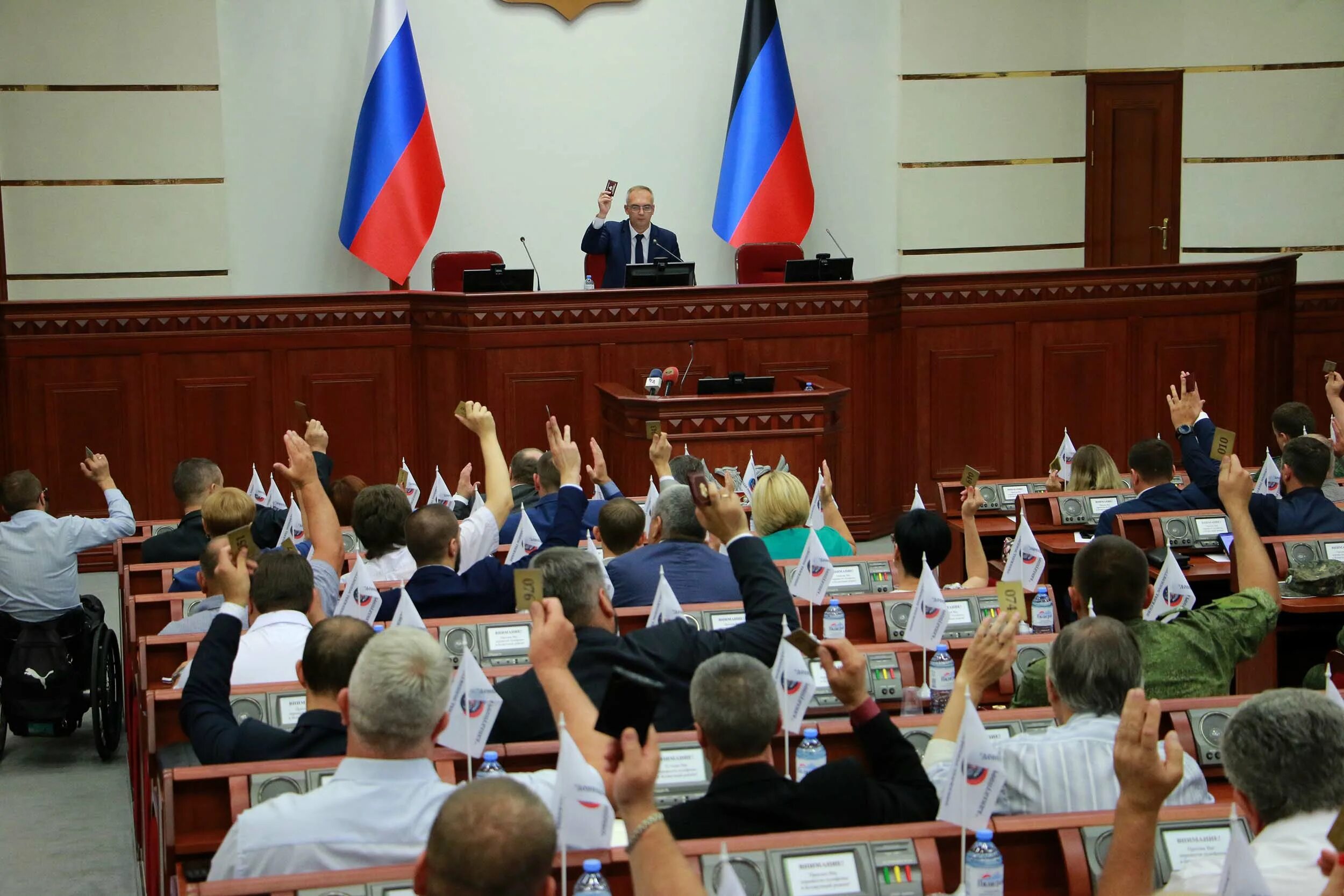 Народный совет фото В Республике закреплён статус вынужденного переселенца (видео) Официальный сайт 