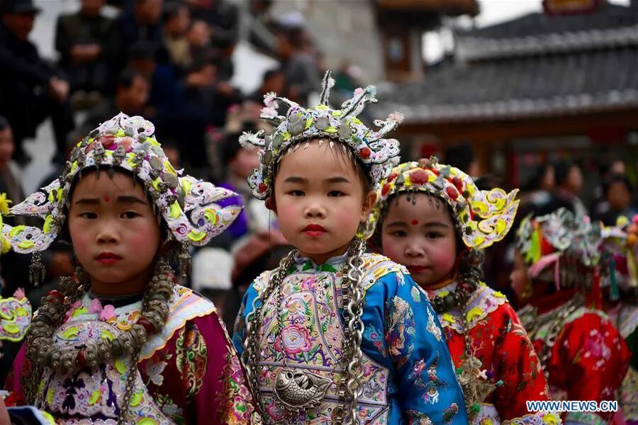 Народы китая фото с названиями Children attend Dong New Year festival in SW China - Chinadaily.com.cn
