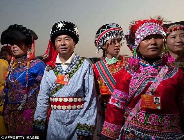 Народы китая фото с названиями That's what you call a colourful politician! Communists in China show how it sho