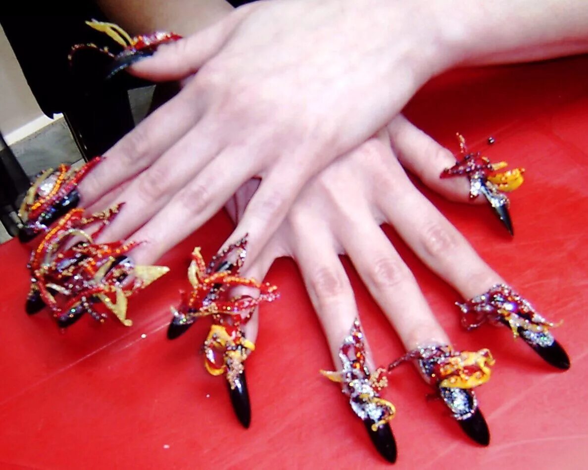 Нарощенные длинные ногти фото Doing Nail Art Always Remember To Work With The Nail No Body Likes A Busy Design