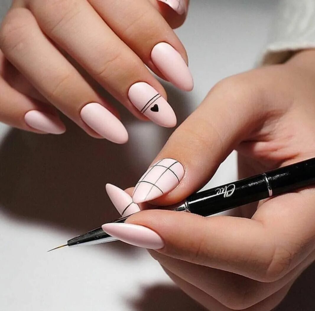 Нарощенные ногти идеи маникюра A imagem pode conter: 1 pessoa Modern nails, Gel nails, Manicure