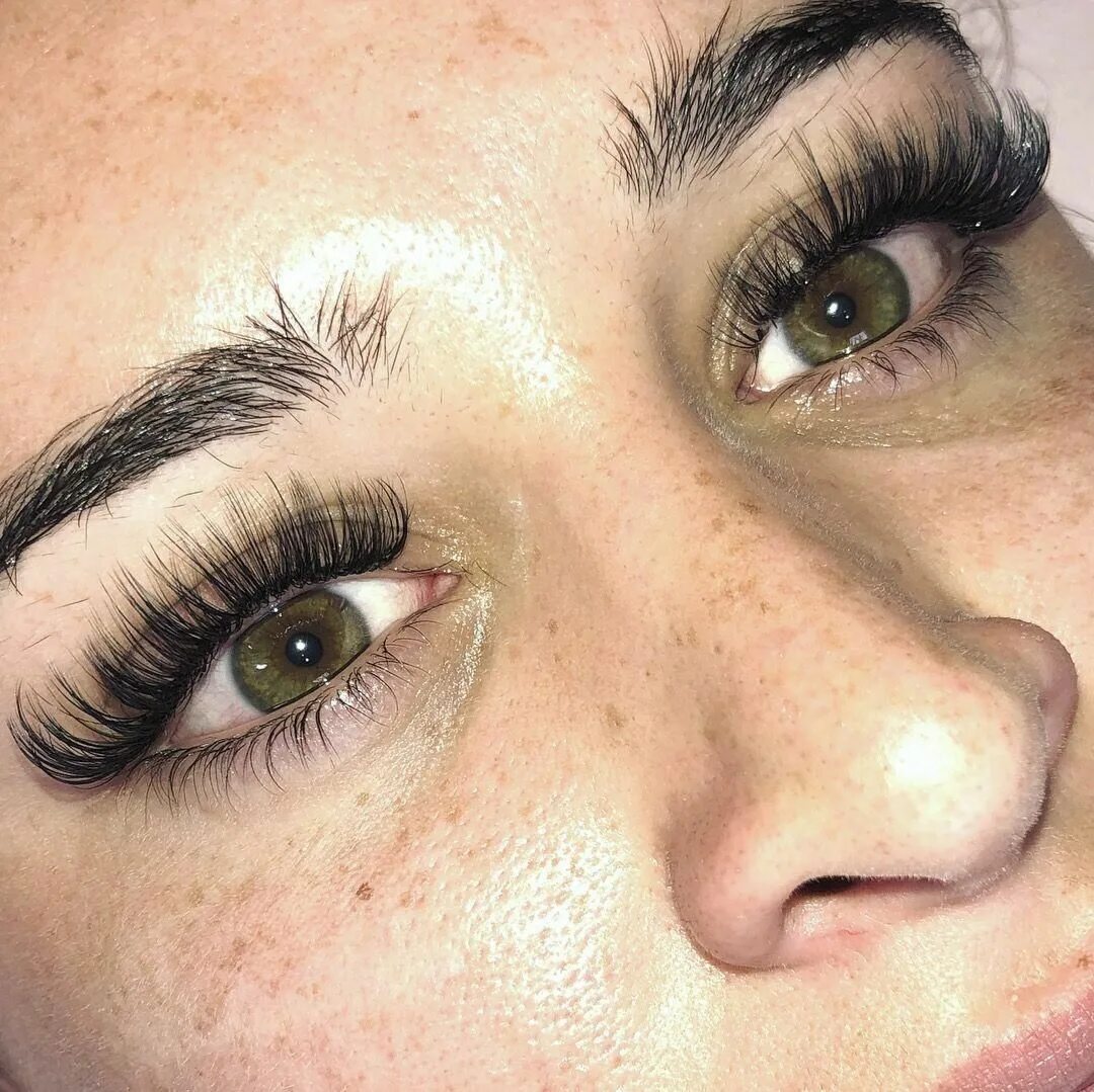 Нарощенные ресницы американка эффект фото Volume lashes #EyeLashesNatural #Lashes Eyelash extentions, Eyelash extensions, 