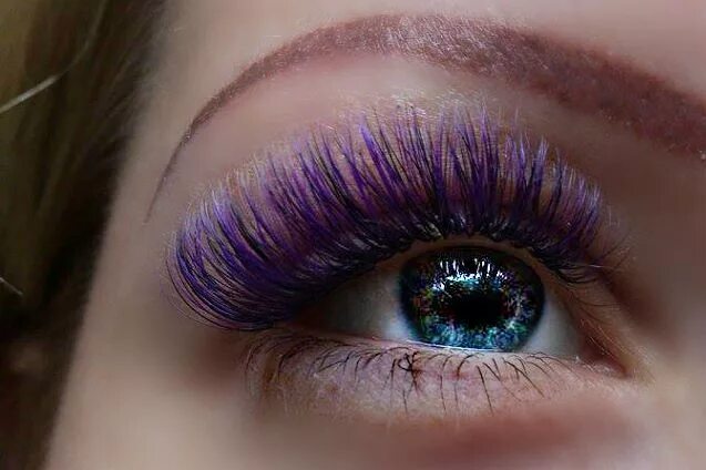 Нарощенные ресницы фиолетовые фото Colored eyelash extension 3D Lashes, Eyelash extensions, Eyelash extensions styl