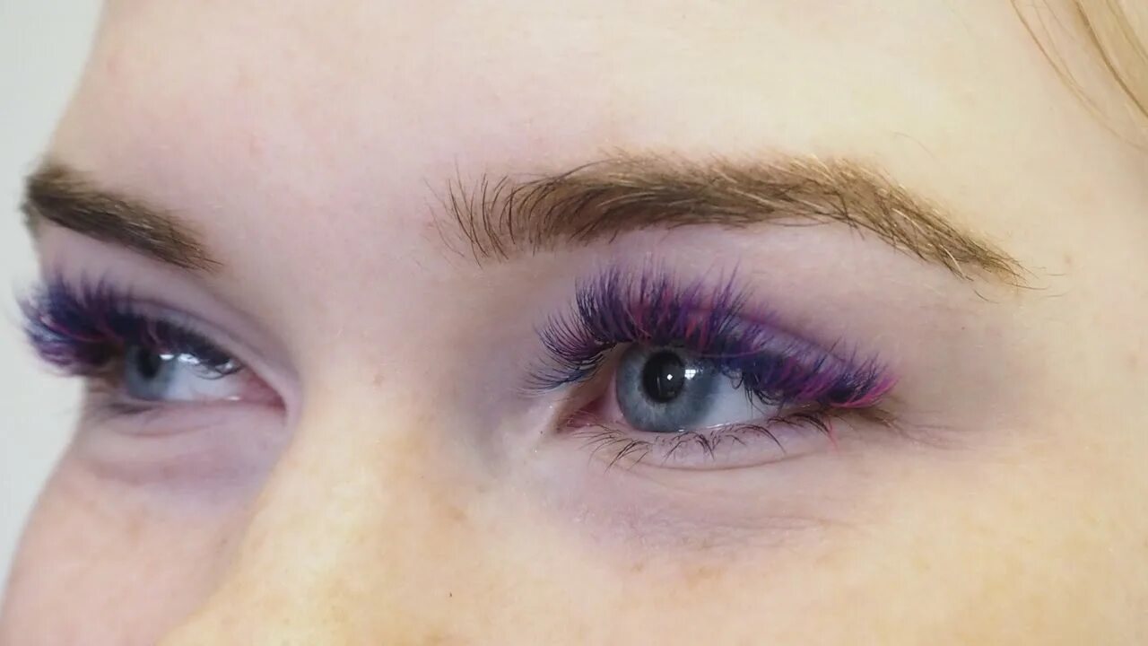 Нарощенные ресницы фиолетовые фото How To Achieve Unicorn Eyelash Goals with SVS Colour Lash Extensions - YouTube