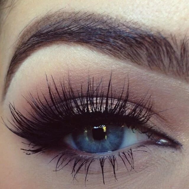 Нарощенные ресницы голубые глаза фото Jackiy Aviles @makeupbyjackiy Instagram photos Webstagram Eyebrow beauty, Eye ma