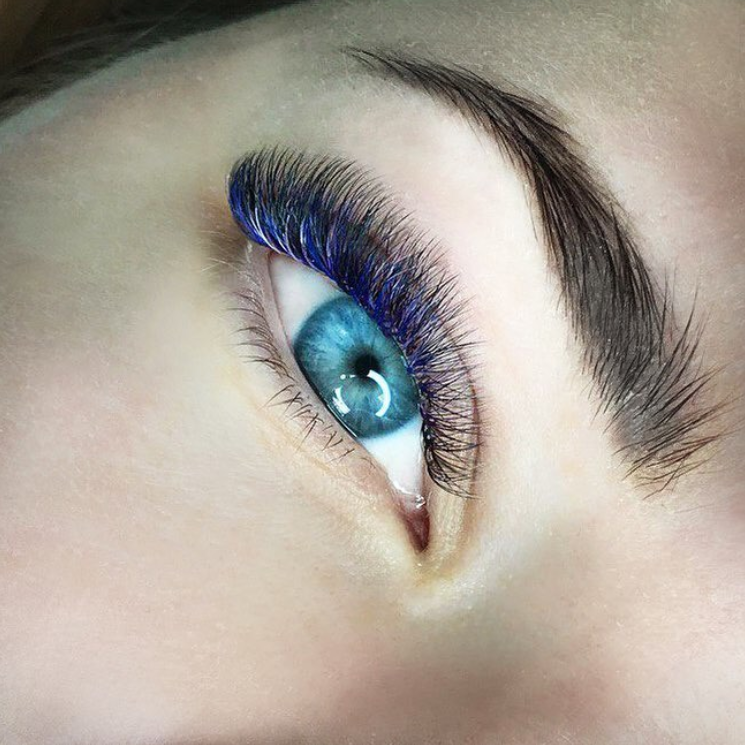 Нарощенные ресницы с цветными вставками фото PerfectLashes на Автозаводской улице - Красота, Брови, Ресницы, Москва, Даниловс